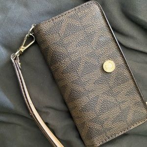 Michael Kors Wristlet Wallet